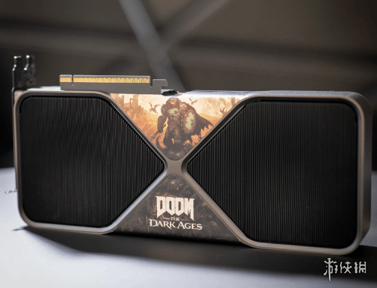 售价为2599美元的《毁灭战士：黑暗时代》特别主题定制显卡