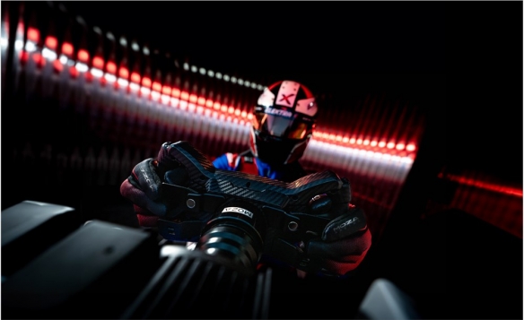 MOZA魔爪赛车模拟器实现了从竞赛到娱乐游戏的双向兼容，携手iRacing展开全面而深度的合作。
