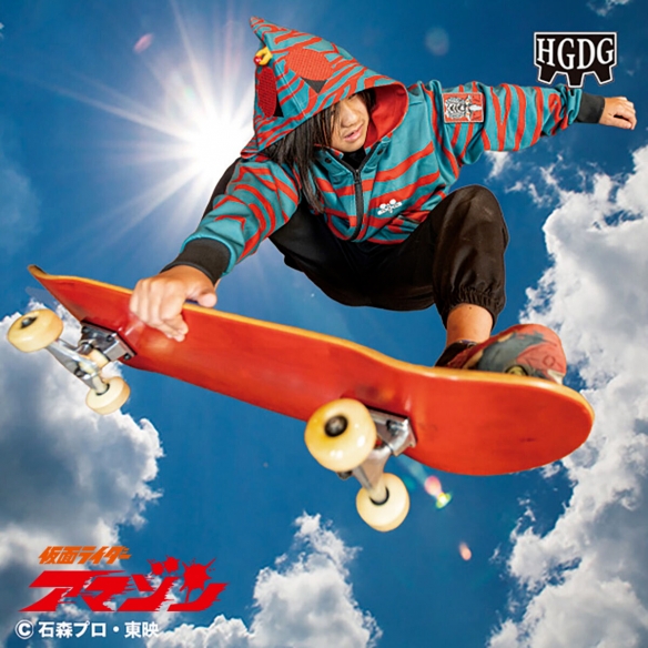 万代正式发布了为庆祝《假面骑士亚马逊》问世50周年而特别推出的纪念款外套！