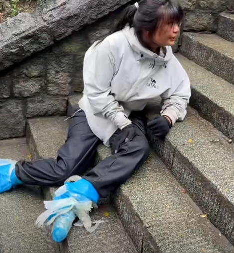 00后残障少女勇攀泰山，徒手攀登55小时诠释生命的坚韧与力量
