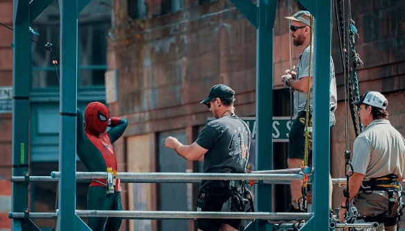 汤姆·霍兰德在拍摄《蜘蛛侠:崭新之日》期间发生意外,导致片方暂时中止制作! 汤姆·霍兰德在拍摄《蜘蛛侠:崭新之日》期间发生意外,导致片方暂时中止制作!