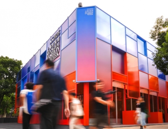 上海时装周积极推动本土设计品牌的国际化进程,彰显中国设计多元化的审美风采 上海时装周积极推动本土设计品牌的国际化进程,彰显中国设计多元化的审美风采