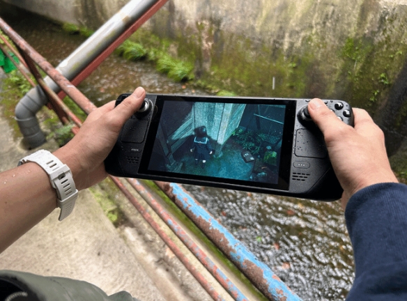 《寂静岭F》的游戏场景与实地拍摄地几乎达到了完美还原的程度，令人叹为观止！

