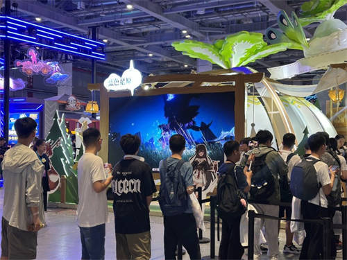 《蓝色星原：旅谣》在BW展台盛大开启线下试玩，现场玩家的热情高涨引人注目