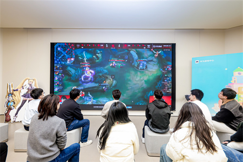 游戏节持续热烈庆祝，盛况空前，成功引爆话题！鸿蒙原生游戏新颖体验点燃玩家激情，广受关注  
