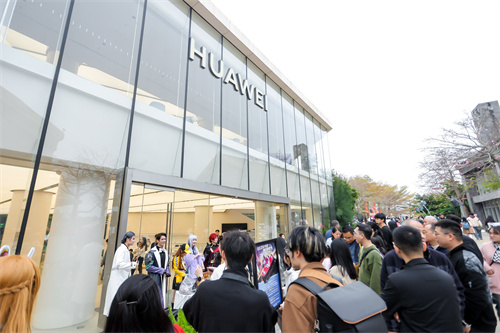 游戏节持续热烈庆祝，盛况空前，成功引爆话题！鸿蒙原生游戏新颖体验点燃玩家激情，广受关注  
