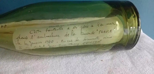 一封迟到了109年的家书？在澳大利亚海滩意外发现一只漂流瓶，内藏一战士兵的信件