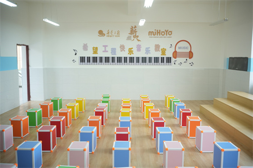 米哈游公益薪火计划已进入第三个年度，其重点聚焦于提升乡村地区青少年的美育素养