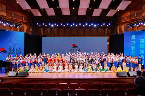 米哈游公益薪火计划已进入第三个年度，其重点聚焦于提升乡村地区青少年的美育素养