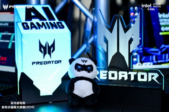 在这场巅峰对决的现场，掠夺者携带其旗舰级装备亮相于IEM成都赛场

