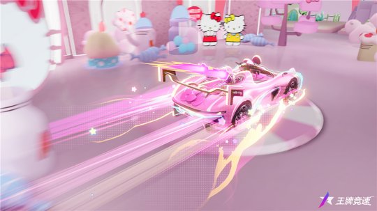 《王牌竞速》携手三丽鸥家族推出的盲盒车“凯蒂号”惊喜亮相，萌趣十足！


