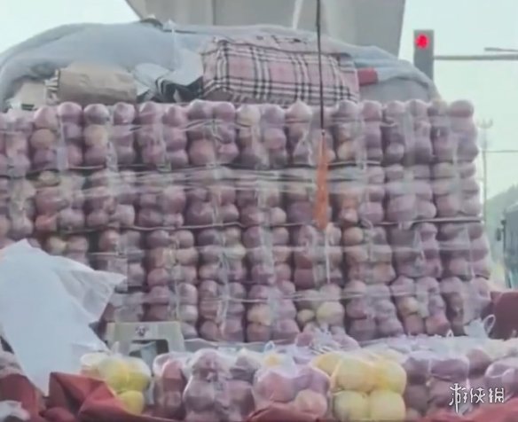 全民明星打造的浪潮是否已然到来？继“鸡排哥”之后，淄博的“苹果哥”再次成为焦点 

