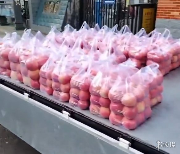 全民明星打造的浪潮是否已然到来？继“鸡排哥”之后，淄博的“苹果哥”再次成为焦点 

