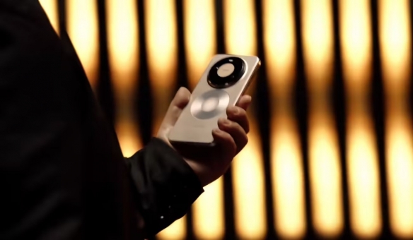 华为Mate 80系列实机首次亮相，采用双环设计令人眼前一亮！