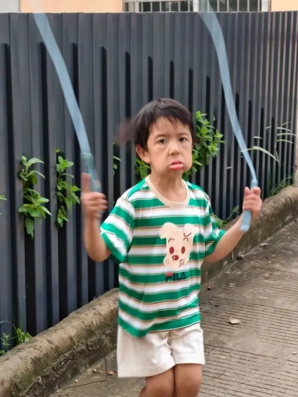 放开那个女孩——_囧图_秘籍：轻松让其他coser瞬间失去全部关注
