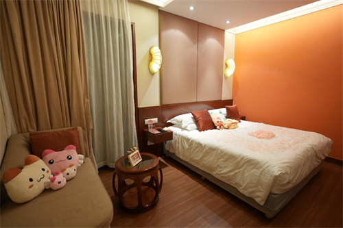 《彩虹岛》的主题活动赢得了广泛盛赞，玩家们纷纷热情参与，购入限量周边，开启梦想之旅。  

