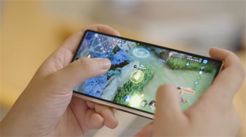 背后推动高端折叠屏崛起的关键力量——这离不开高通骁龙芯片的卓越性能
背后推动高端折叠屏崛起的关键力量——这离不开高通骁龙芯片的卓越性能