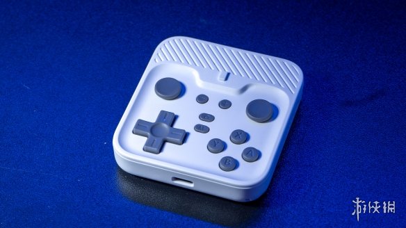 磁吸手柄abxylute_M4正式亮相，瞬间将手机变身为掌机，完美还原真实手感