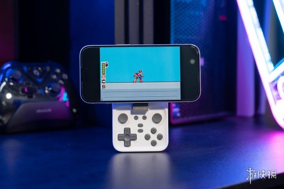 磁吸手柄abxylute_M4正式亮相，瞬间将手机变身为掌机，完美还原真实手感