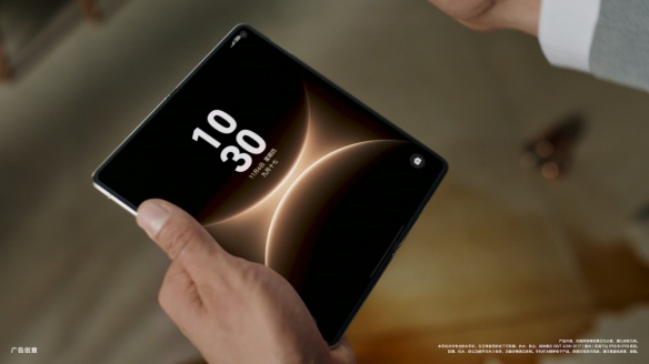 华为正式推出Mate 80系列旗舰，顶级型号非凡大师售价高达12999元 
