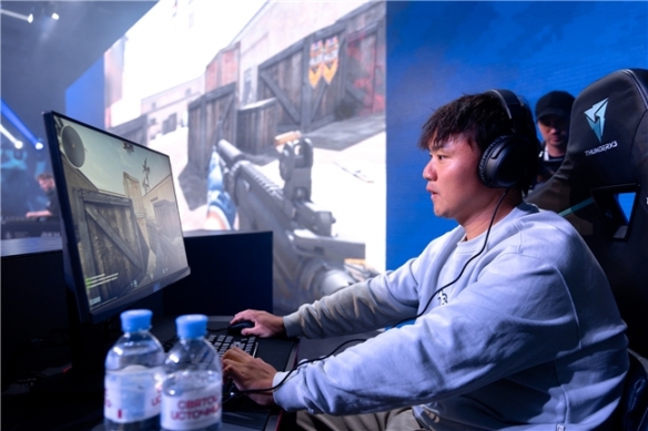 莫斯科成功举办了首届电子游戏之夜，营造出浓厚的复古经典氛围，并呈现了一场规模宏大的电竞盛事