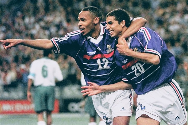 时光列车悄然抵达，曾经让我们迷恋的足球巨星们