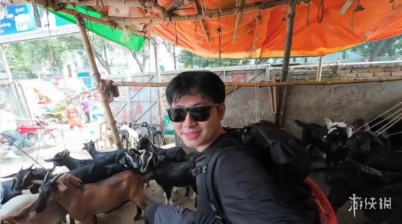 杜克与一哥的跨国友情，从最初的治愈之情渐渐演变成令人心碎的裂痕：从温暖到哀伤，最终走向割舍。

