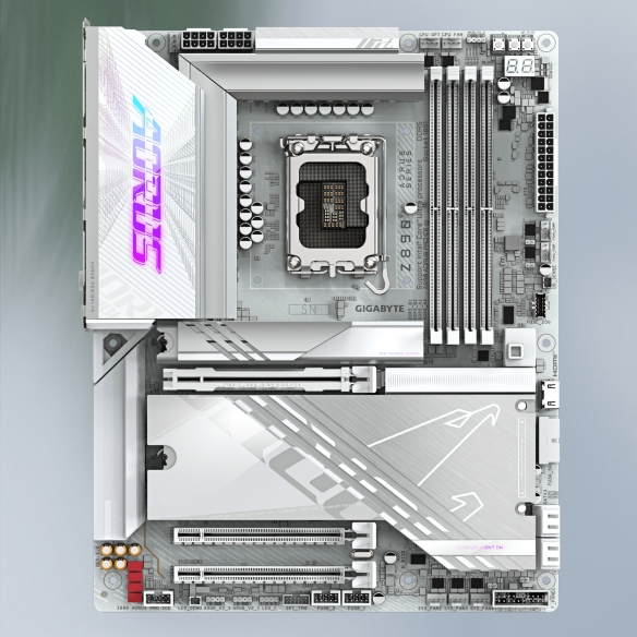 从高端冰雕旗舰到性价比出众的魔鹰系列，如何在年末装机时精准挑选适合的主板？
