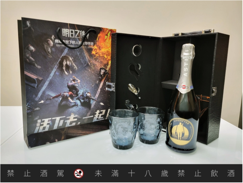 《明日之后》迎来三周年之际，开启了一系列暖场活动，登录即可免费获得纪念款时尚装扮和头像框！