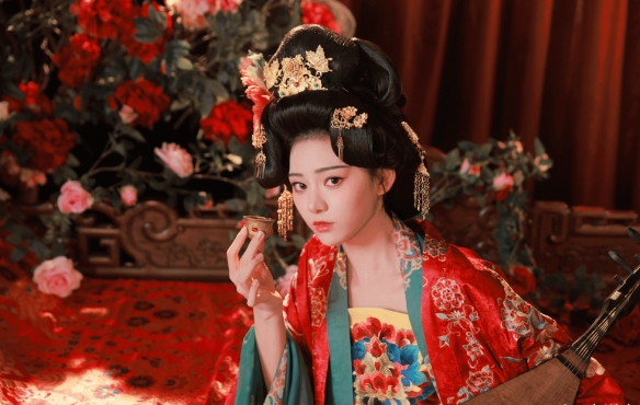 《影之刃零》中的脸模小姐姐以其出众的颜值赢得关注！多样风格的美照纷纷曝光