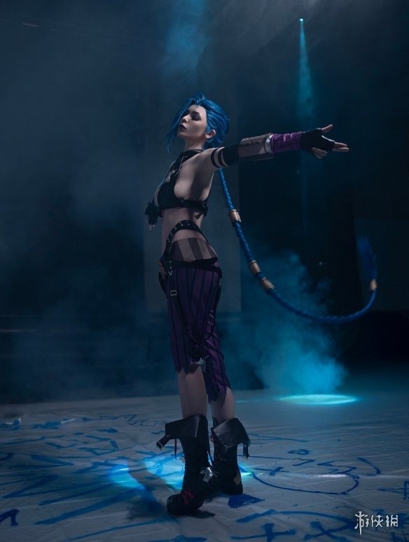 《老头环_黑夜降临》修女角色扮演:纤细腰肢与沉浸氛围完美融合,令人叹为观止!
《老头环_黑夜降临》修女角色扮演:纤细腰肢与沉浸氛围完美融合,令人叹为观止!