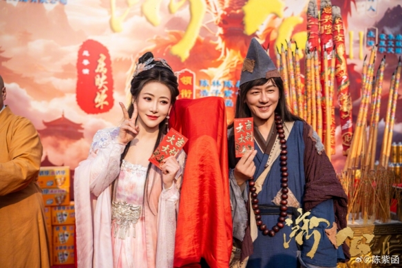 《济公活佛2》宣布正式启动拍摄工作,原有演员阵容全面回归_胭脂依旧迷人如昔 《济公活佛2》宣布正式启动拍摄工作,原有演员阵容全面回归_胭脂依旧迷人如昔