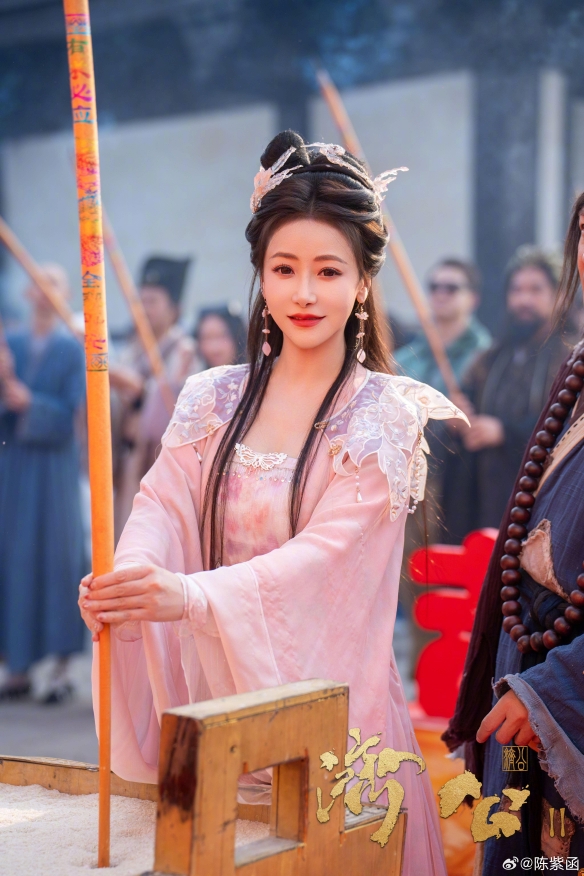 《济公活佛2》宣布正式启动拍摄工作,原有演员阵容全面回归_胭脂依旧迷人如昔 《济公活佛2》宣布正式启动拍摄工作,原有演员阵容全面回归_胭脂依旧迷人如昔