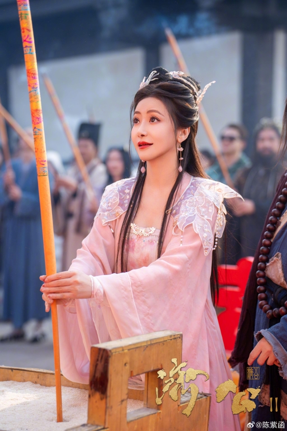 《济公活佛2》宣布正式启动拍摄工作,原有演员阵容全面回归_胭脂依旧迷人如昔 《济公活佛2》宣布正式启动拍摄工作,原有演员阵容全面回归_胭脂依旧迷人如昔