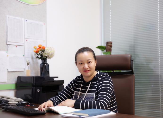 漂亮女校长