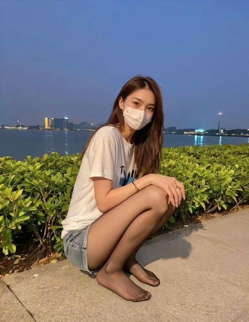 长腿美女宿舍啪啪嗷嗷大叫