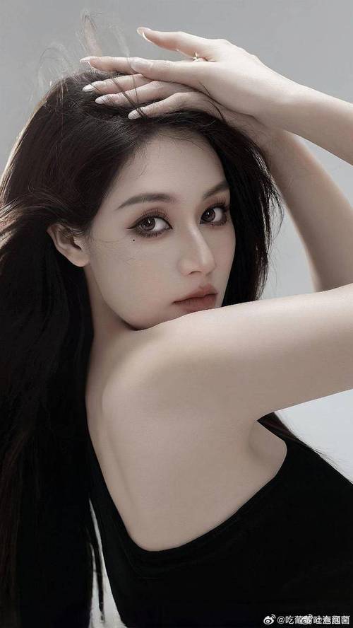 91午夜探花漂亮的黑衣美女