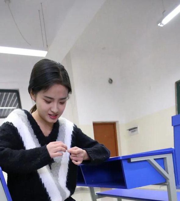 精品大学生白丝袜在线视频