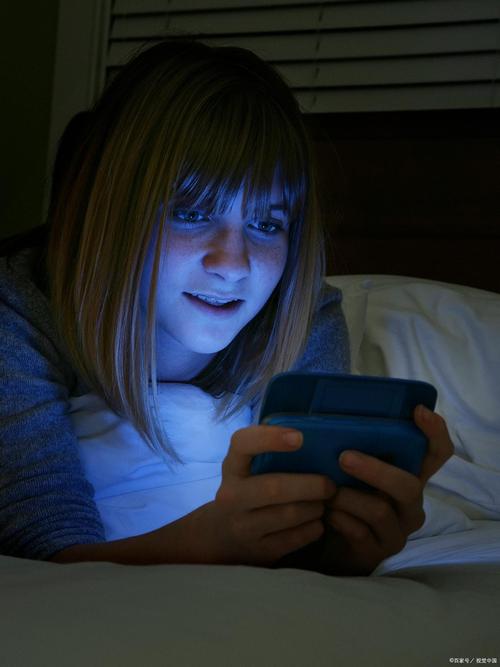 晚上睡不着想看点刺激的东西