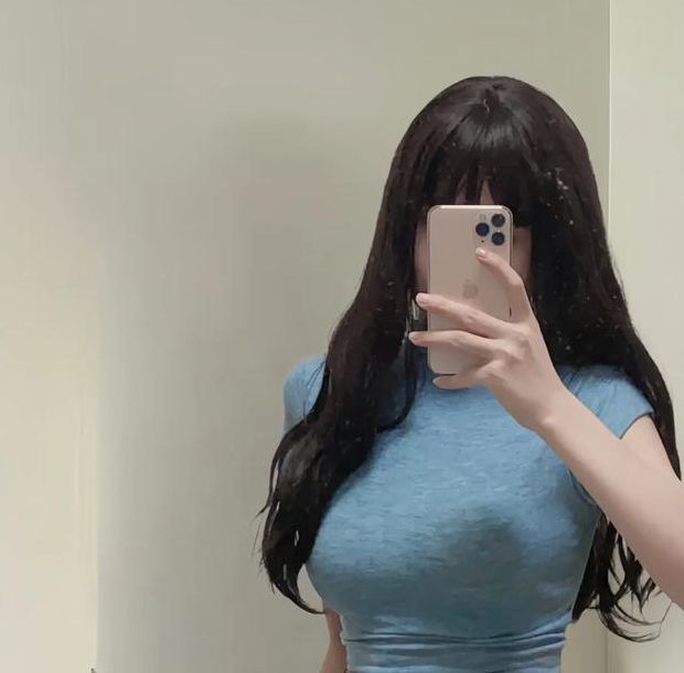 包臀裙美女大尺度翘臀