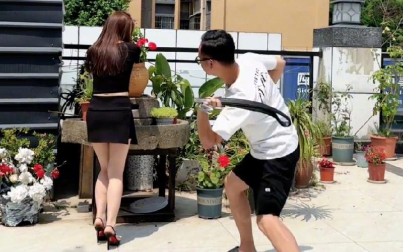 皮带抽打桃子翘臀sp在线播放