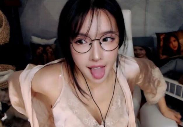 高颜值主播喷水在线播放