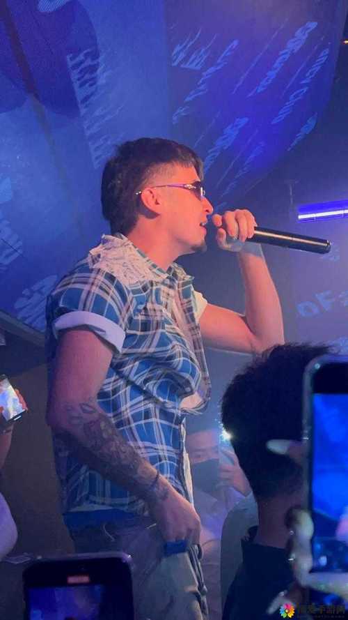 新疆女RAPPER18岁欢迎你