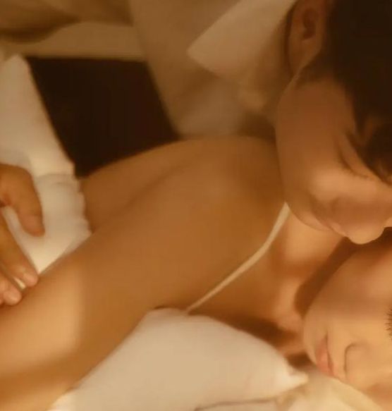 滚床单很激烈叫个不停