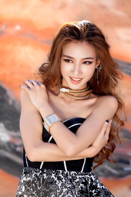 艾米范美女直播间