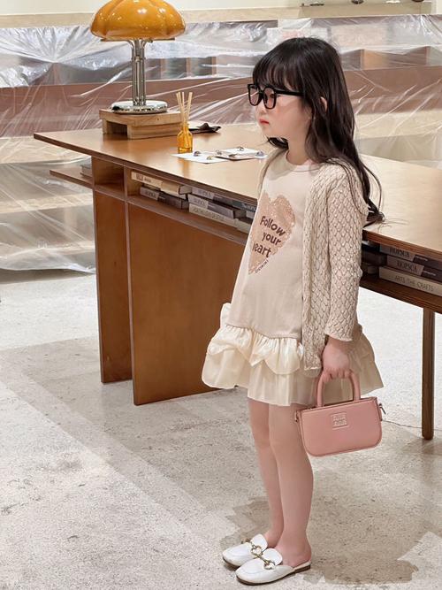 我给九岁的女e儿开了包