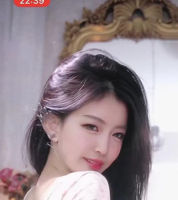 美女直播间热舞