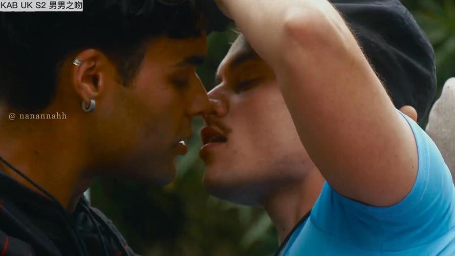 男人边吻奶边挵进去视频免费