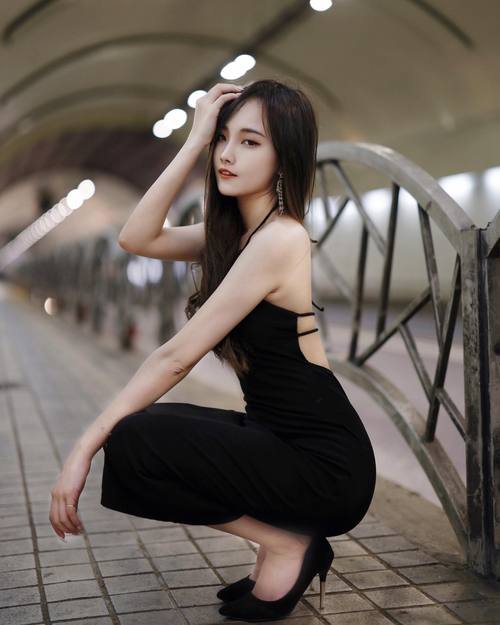 98年长腿校花高潮在线美女一级