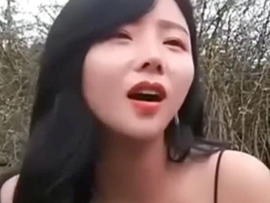 正在播放女主播户外勾搭